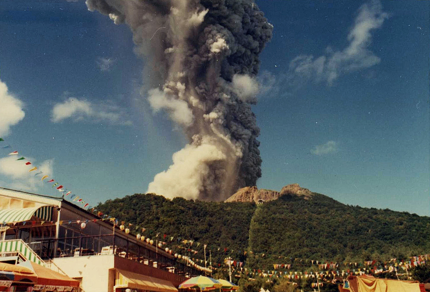 1977年8月7日・有珠山噴火 | USUZAN ROPEWAY